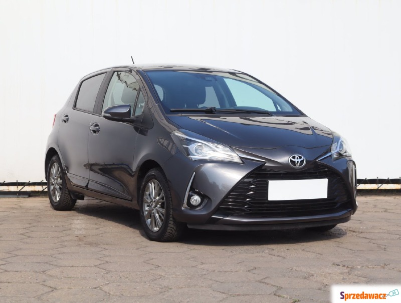 Toyota Yaris  Hatchback 2017,  1.5 benzyna - Na sprzedaż za 49 999 zł - Łódź