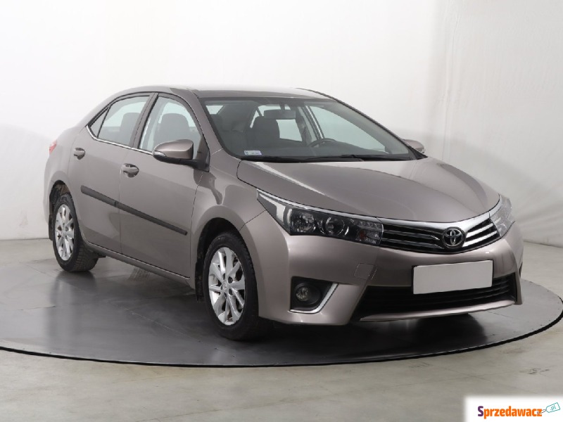 Toyota Corolla  Liftback 2014,  1.6 benzyna - Na sprzedaż za 47 999 zł - Katowice